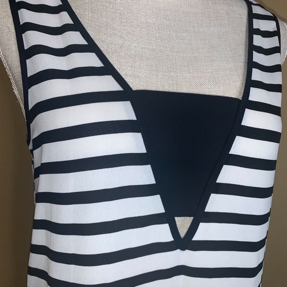 Express Black & White Striped Top - Picture 2 of 4